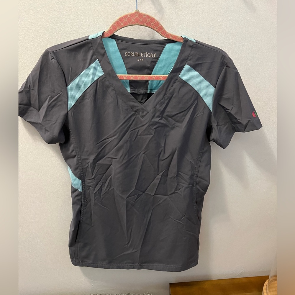 💥2/10$💥 Scrubletics scrub top